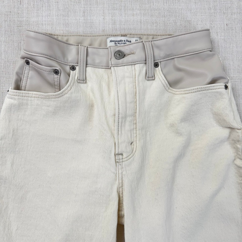 Abercrombie Curve Love 90s Straight Jeans 27 4Short Ivory Faux Leather High Rise - Picture 2 of 16